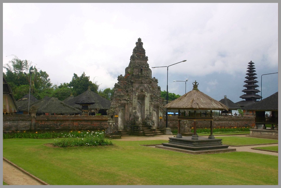 Le temple "Pura Ulun Danu" sur le lac Bratan