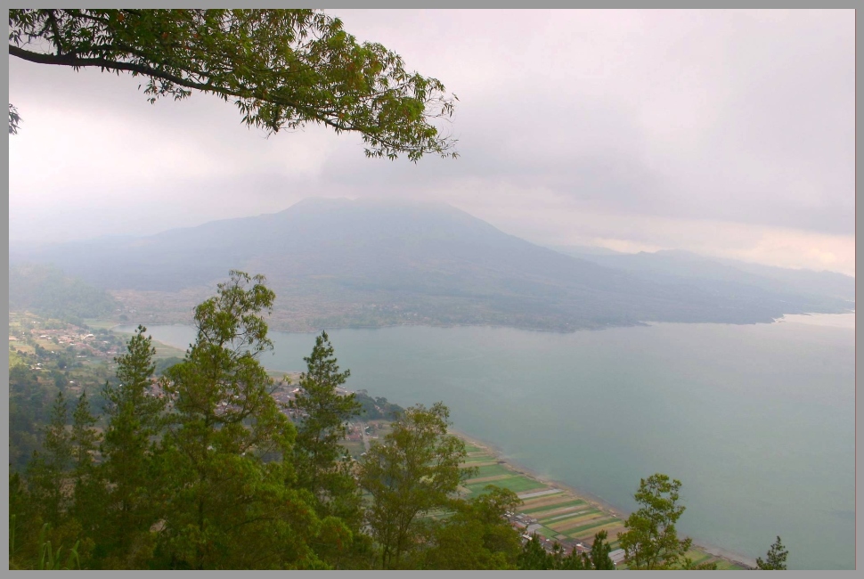 Lac Batur et Mt. Batur  (1'717 m.)